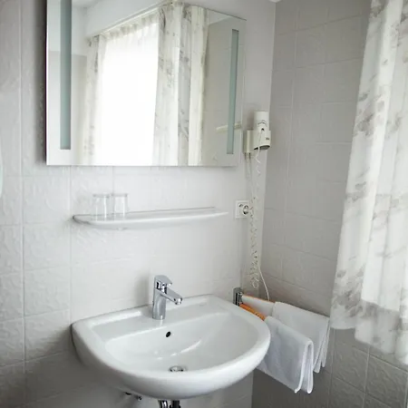 Hotel-cafe Römer Hotell *