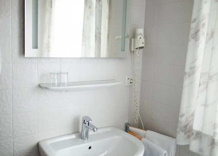 Hotel-cafe Römer Hotell *